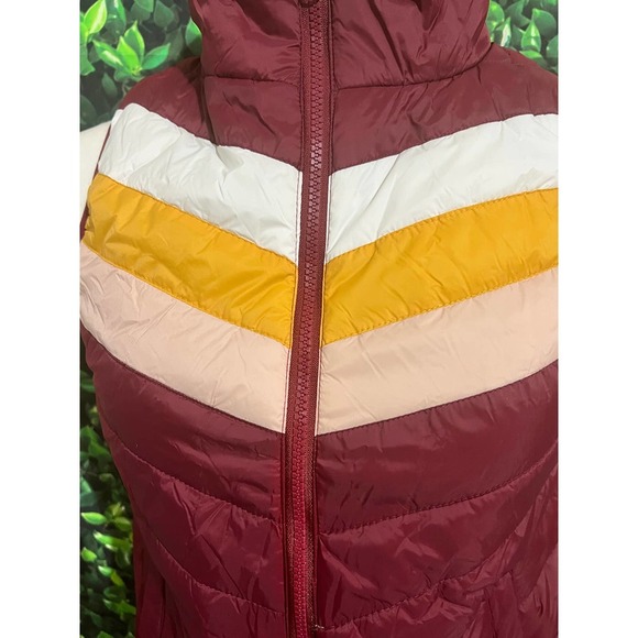 NWOT Women’s Arizona Puffer Vest- Burgundy Medium - Picture 7 of 9